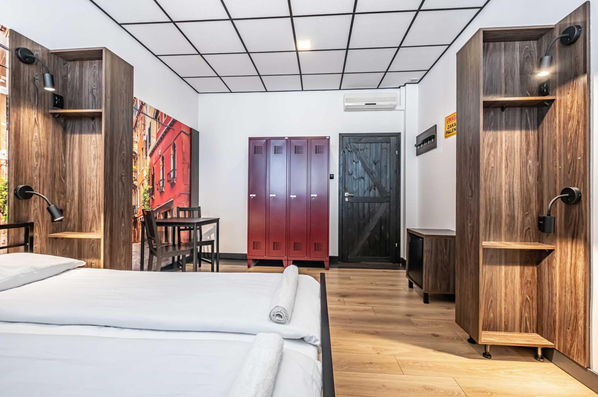 Vola Hostel Warsaw Exterior photo